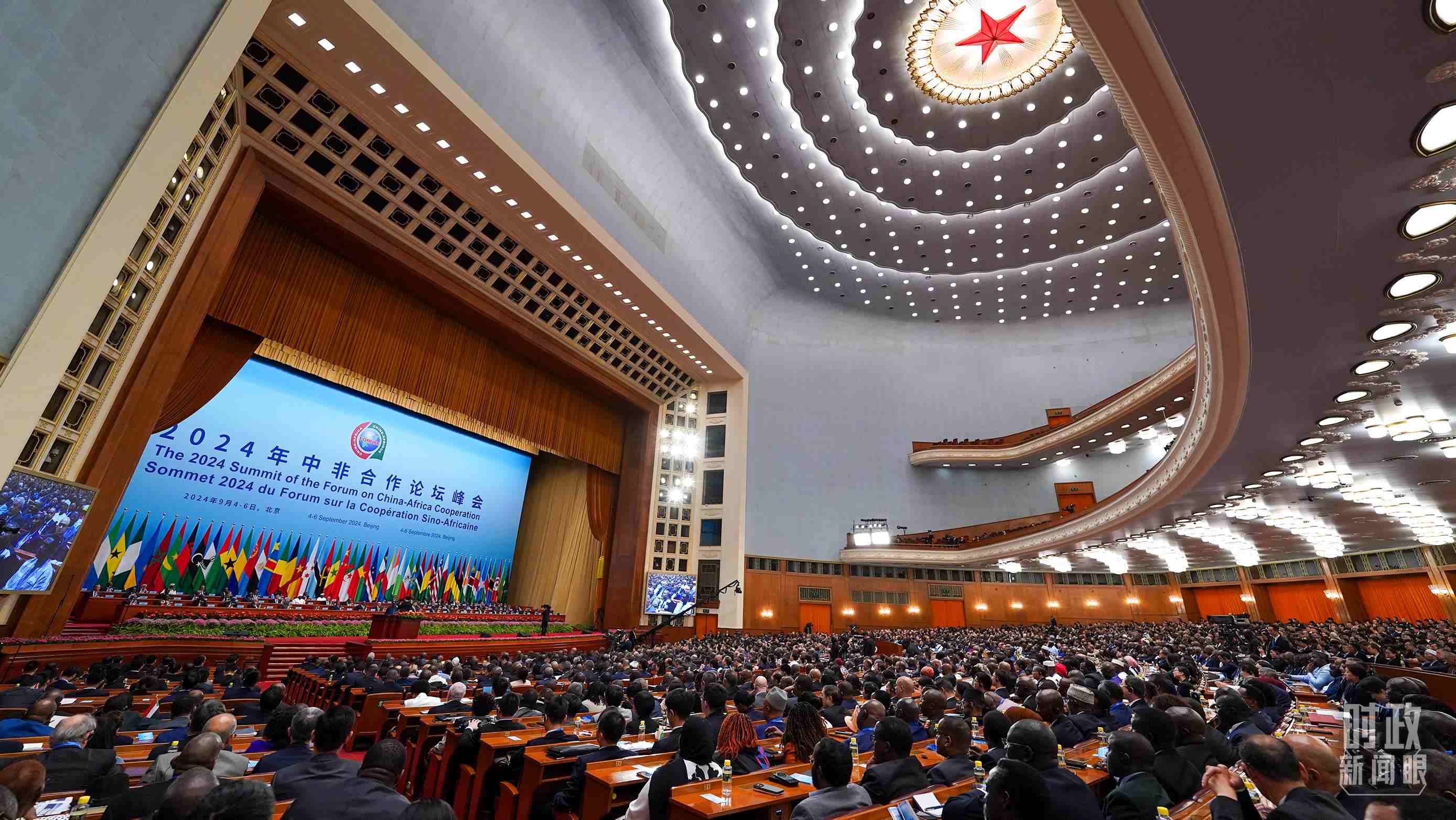 2024年中非合作論壇峰會開幕式現(xiàn)場。（總臺記者李晉拍攝）