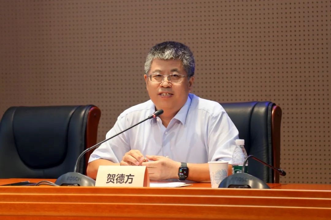 國務(wù)院參事、科技部原副秘書長、中國科技評估與成果管理研究會理事長賀德方致辭。主辦方供圖