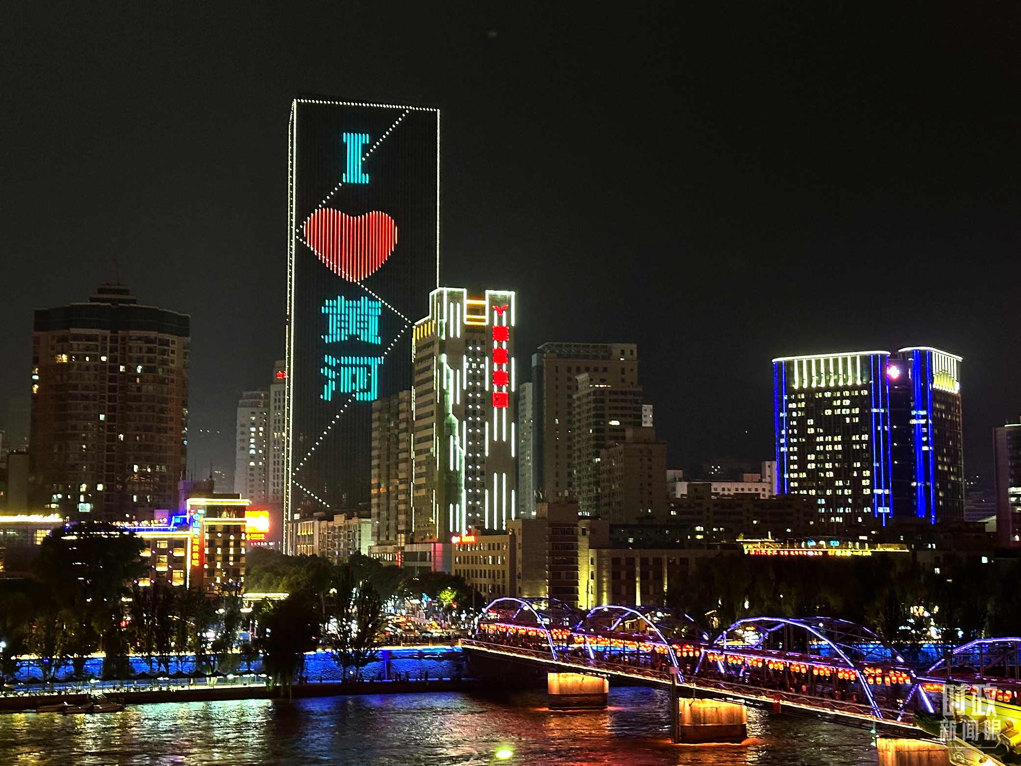 △黃河蘭州中山橋段夜景。（總臺央視記者趙化拍攝）
