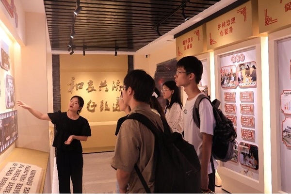 中央民族大學(xué)與中國人民大學(xué)聯(lián)合開展“大國邊疆”實(shí)踐調(diào)研活動。校方供圖
