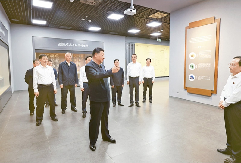 2024年9月10日，中共中央總書記、國(guó)家主席、中央軍委主席習(xí)近平在前往甘肅考察途中，來(lái)到陜西省寶雞市參觀寶雞青銅器博物院。 新華社記者 王曄/攝