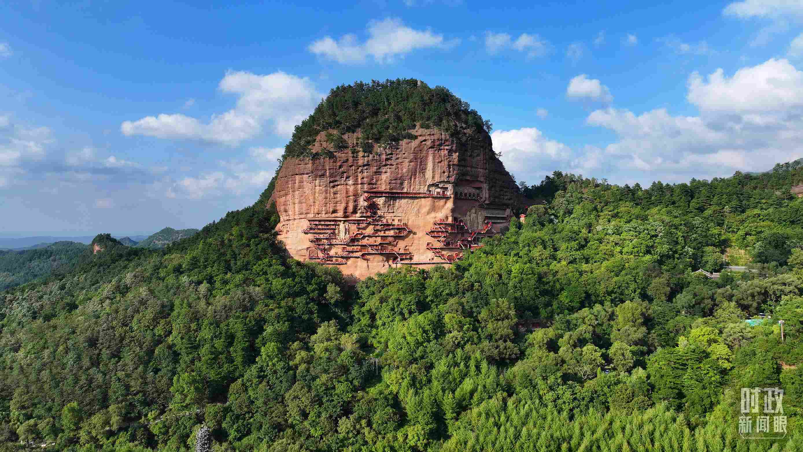 △麥積山因山形酷似麥垛而得名。