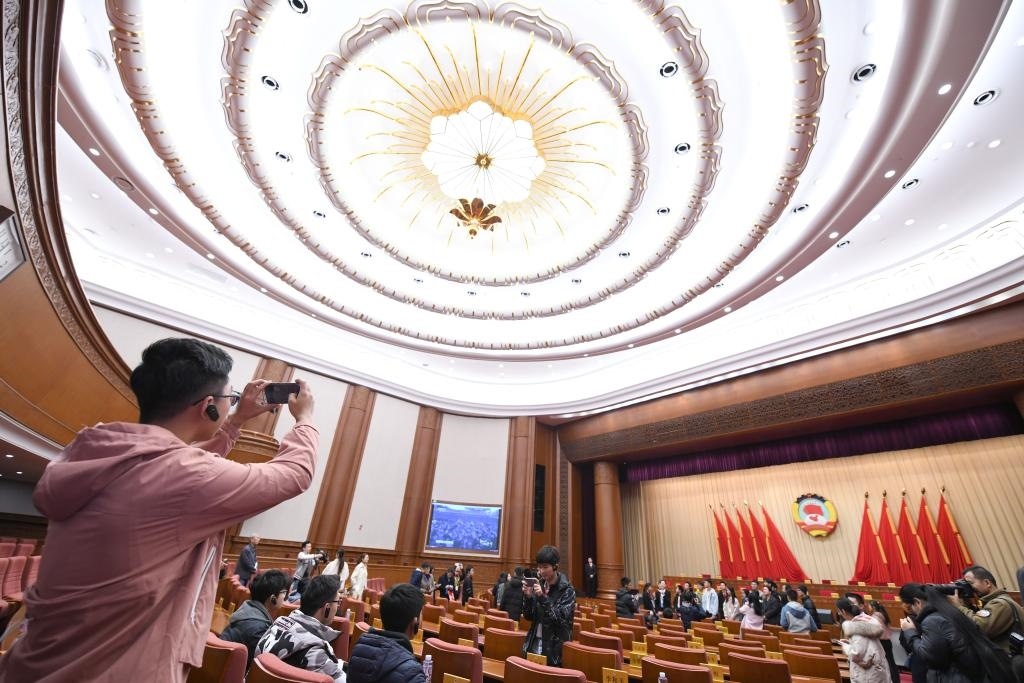 2019年11月16日，全國(guó)政協(xié)機(jī)關(guān)舉辦第一次公眾開(kāi)放日活動(dòng)，約200名高校師生、街道工作人員、退休干部、居民代表等參加。新華社記者 岳月偉 攝