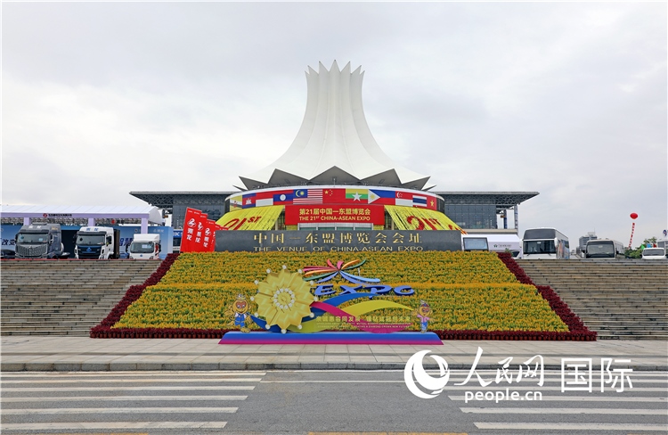 中國—東盟博覽會會址——南寧國際會展中心的外景之一。人民網(wǎng)記者 趙益普攝