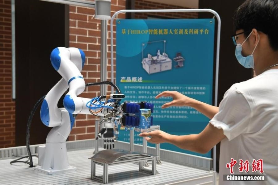  資料圖：高校為學生打造先進科研平臺。中新社記者 陳楚紅 攝