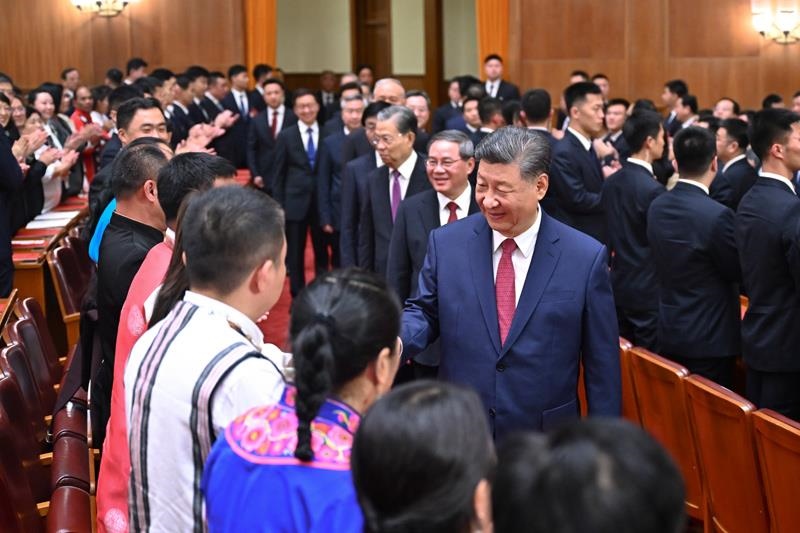 2024年9月29日晚，慶祝中華人民共和國成立75周年音樂會(huì)在京舉行。習(xí)近平總書記等黨和國家領(lǐng)導(dǎo)人，同3000多名觀眾一起觀看演出。