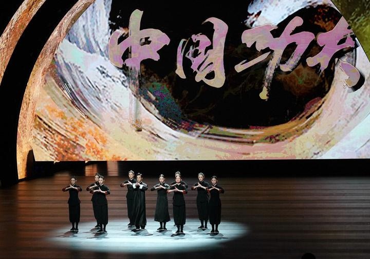 2024年9月19日，演職人員在北京文化論壇專場文藝演出中表演舞劇《詠春》。
