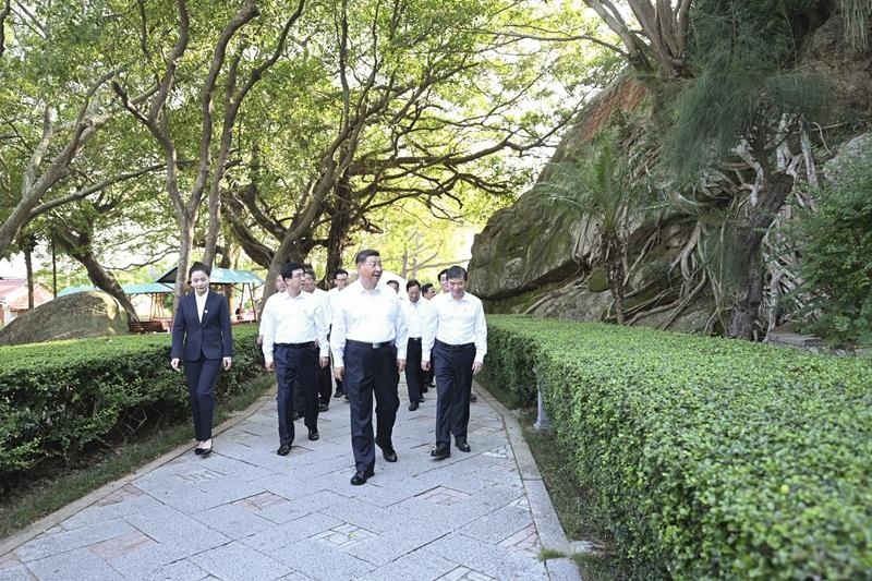 △2024年10月15日，習(xí)近平總書記在福建省漳州市東山縣關(guān)帝文化產(chǎn)業(yè)園考察。