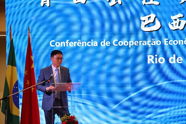 浙江省僑聯(lián)副主席兼巴西華人文化交流協(xié)會榮譽主席尹霄敏在活動現(xiàn)場致辭。人民網(wǎng)記者 陳海琪攝