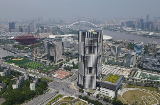 位于中國上海浦東新區(qū)世博園區(qū)的金磚國家新開發(fā)銀行總部大樓（2022年6月17日攝，無人機(jī)照片）。新華社記者方喆攝