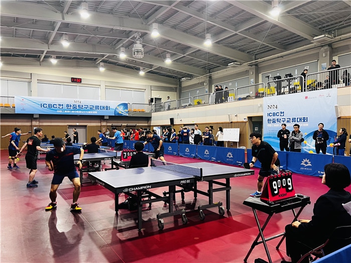 圖為中韓業(yè)余乒乓球友誼賽現(xiàn)場(chǎng)。 首爾中國(guó)文化中心供圖