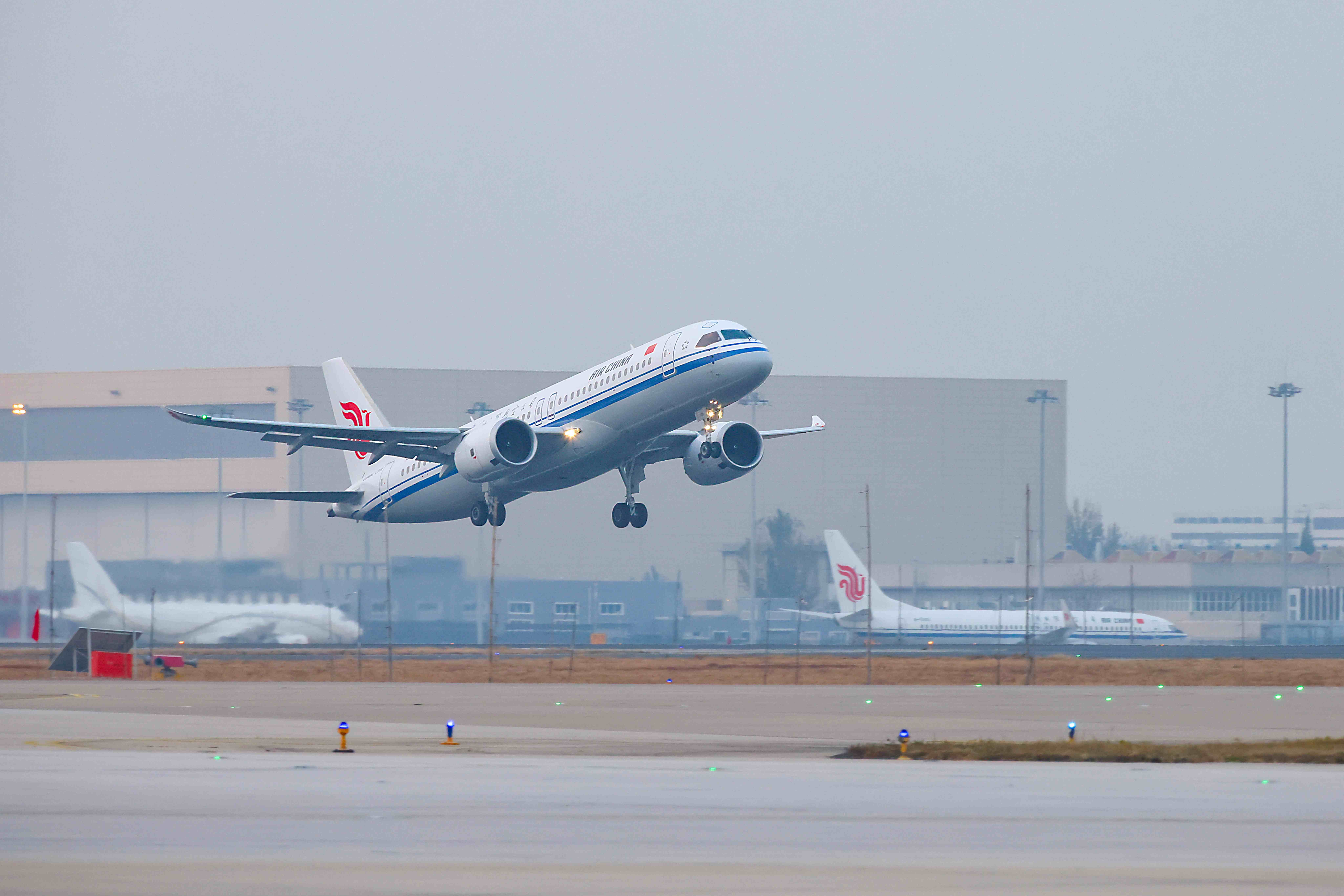 飛機(jī)從北京首都國際機(jī)場起飛，航向澳門。受訪方供圖