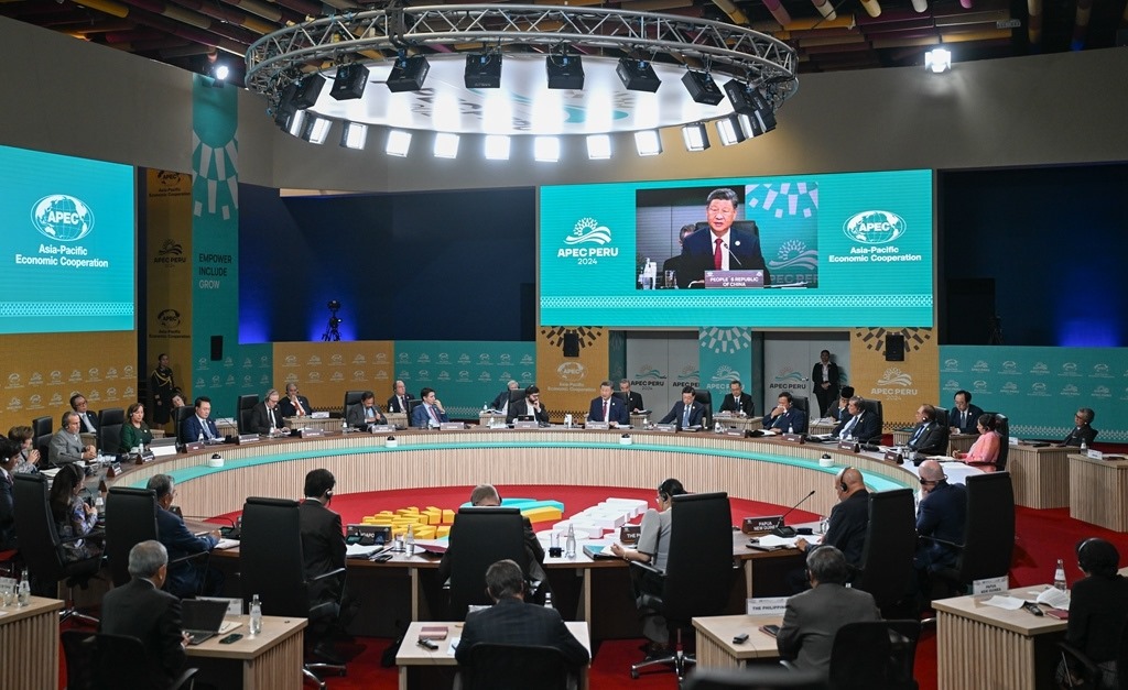 當(dāng)?shù)貢r(shí)間11月16日上午，亞太經(jīng)合組織第三十一次領(lǐng)導(dǎo)人非正式會(huì)議在秘魯利馬會(huì)議中心舉行。國家主席習(xí)近平出席會(huì)議并發(fā)表題為《共擔(dān)時(shí)代責(zé)任 共促亞太發(fā)展》的重要講話。新華社記者 謝環(huán)馳 攝