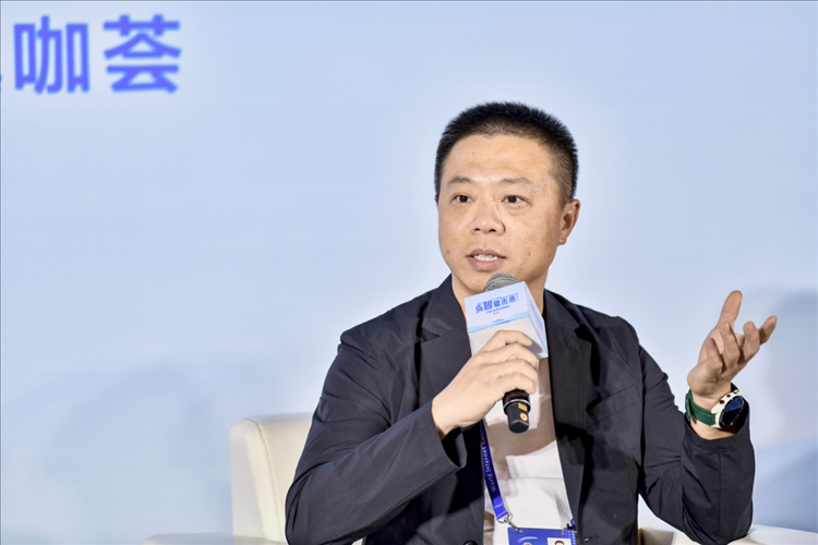 量子之歌集團(tuán)創(chuàng)始人、董事長李鵬。人民網(wǎng) 任峰濤攝