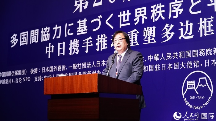 日本言論NPO理事長(zhǎng)工藤泰志宣讀《東京共識(shí)》。人民網(wǎng) 蔣曉辰攝