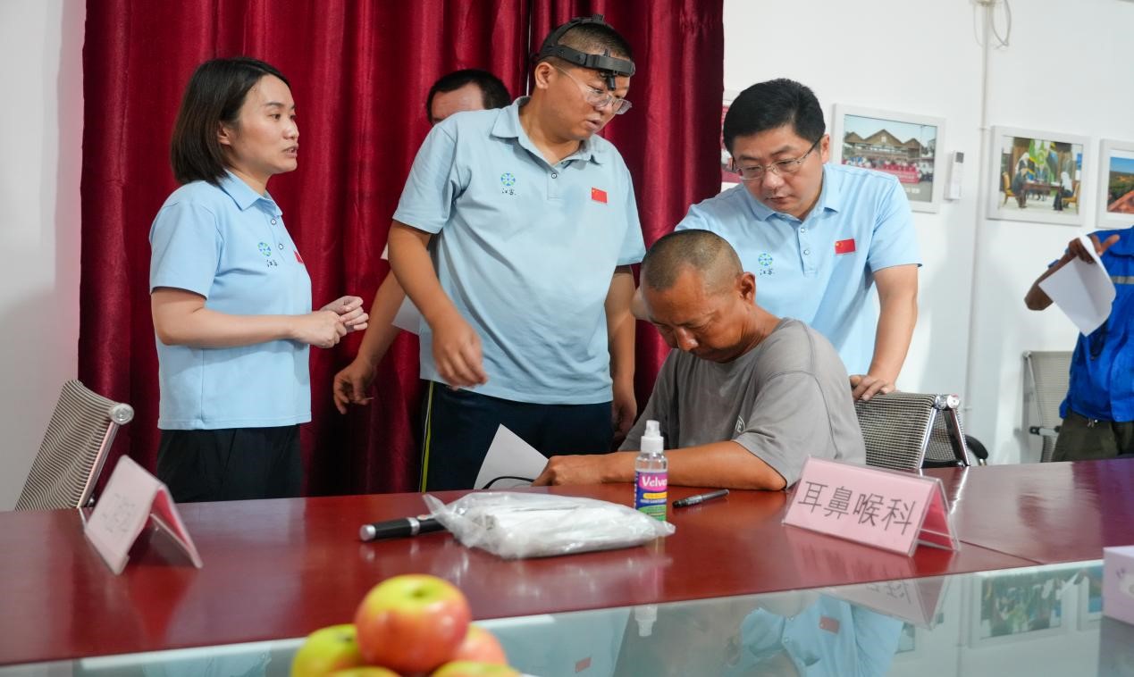 醫(yī)療隊專家診療現(xiàn)場。中國土木供圖