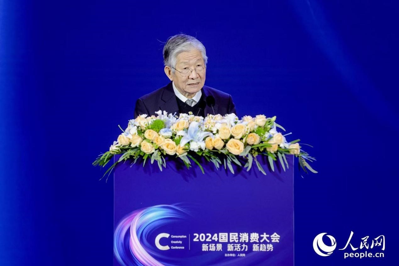國務院發(fā)展研究中心原副主任、中國企業(yè)評價協(xié)會會長侯云春在2024國民消費大會上分享。