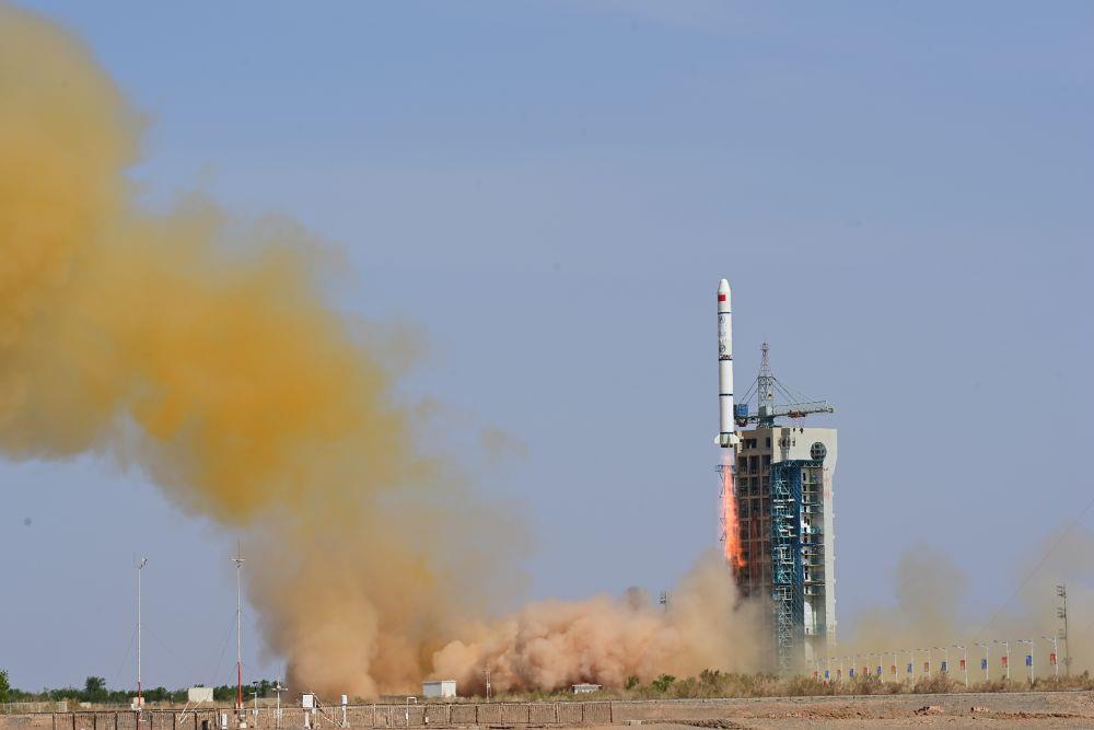 △2023年5月21日16時(shí)，我國(guó)在酒泉衛(wèi)星發(fā)射中心采用長(zhǎng)征二號(hào)丙運(yùn)載火箭，成功發(fā)射首顆內(nèi)地與澳門合作研制的空間科學(xué)衛(wèi)星“澳門科學(xué)一號(hào)”。