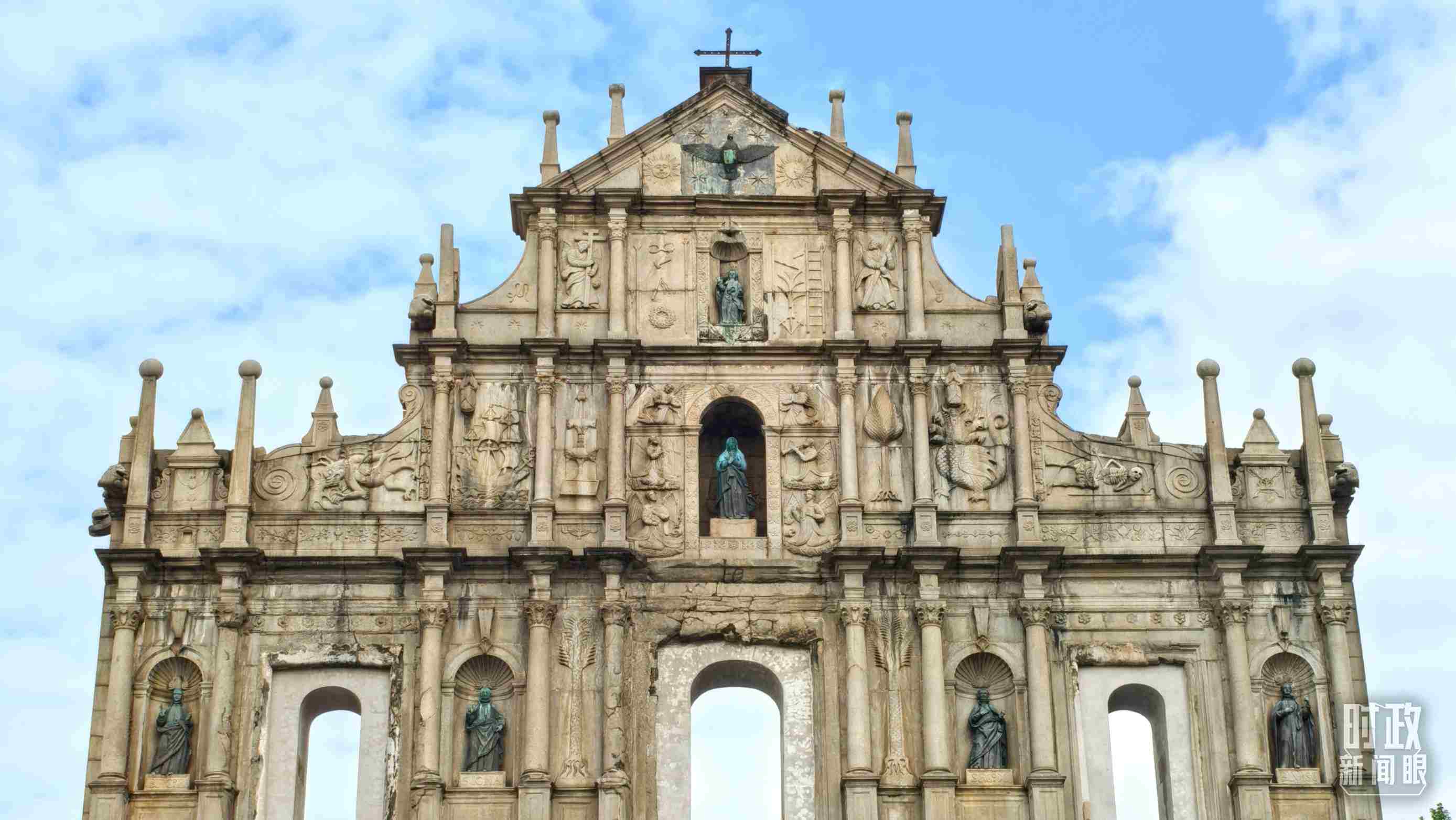 △澳門大三巴牌坊。（總臺(tái)央視記者張垚拍攝）