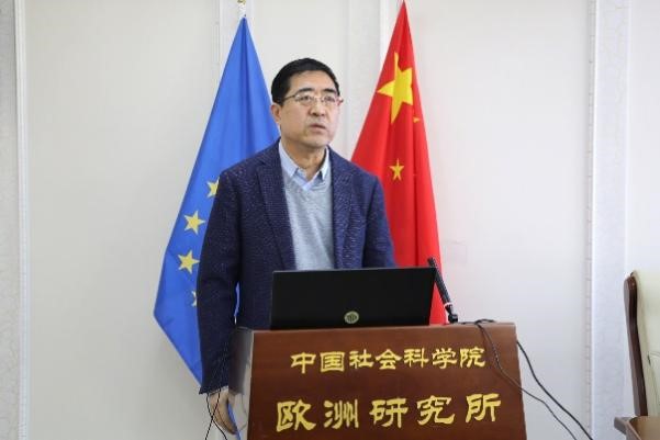 中國社會科學(xué)院歐洲研究所所長、《歐洲發(fā)展報告（2023～2024）》主編馮仲平研究員致辭。吳迪攝