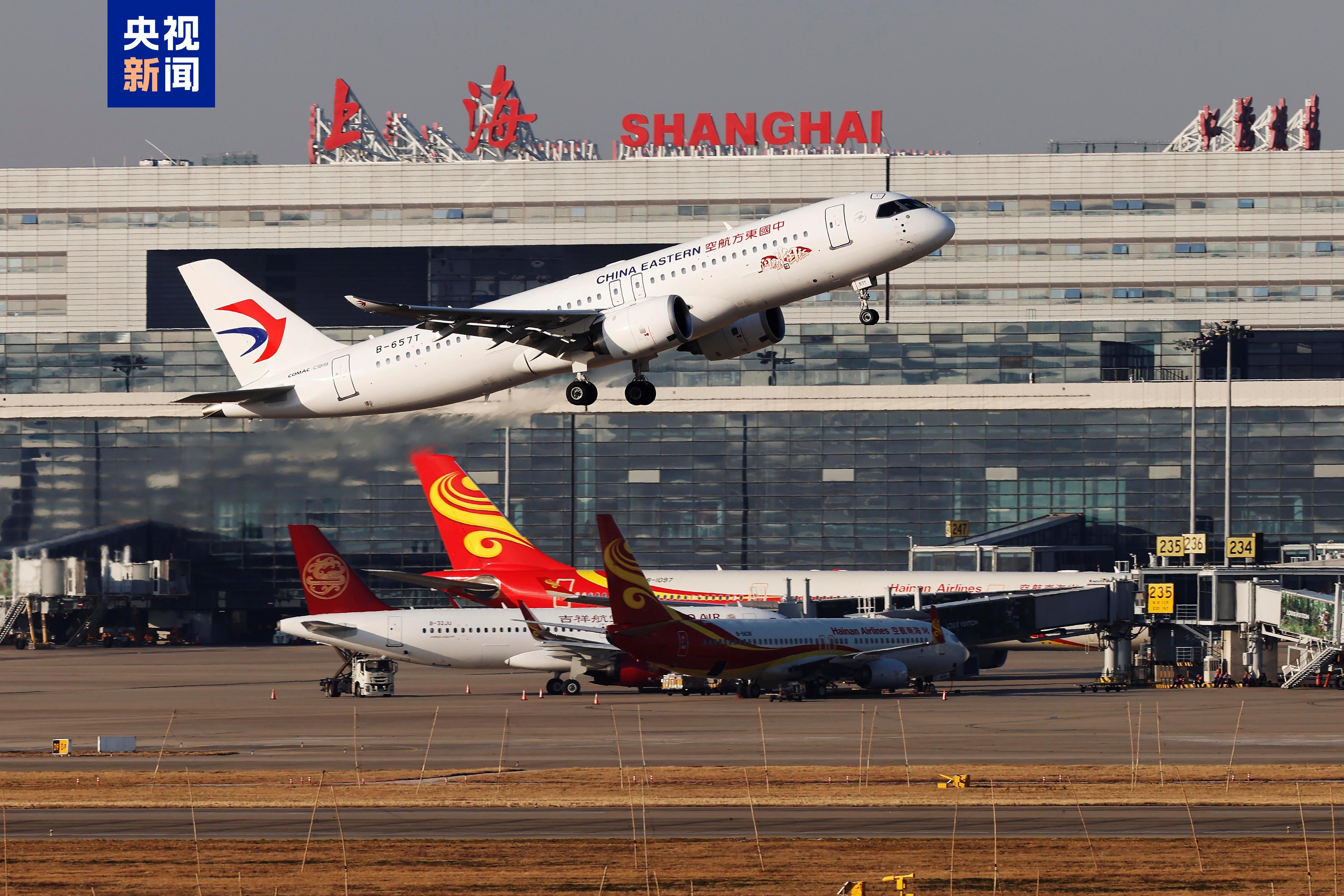 △2025年1月1日，中國東方航空首次使用C919執(zhí)飛MU721“上海虹橋—香港”航班從上海虹橋國際機(jī)場起飛。