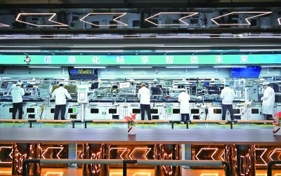 山東青島一家企業(yè)的生產(chǎn)車間。新華社發(fā)
