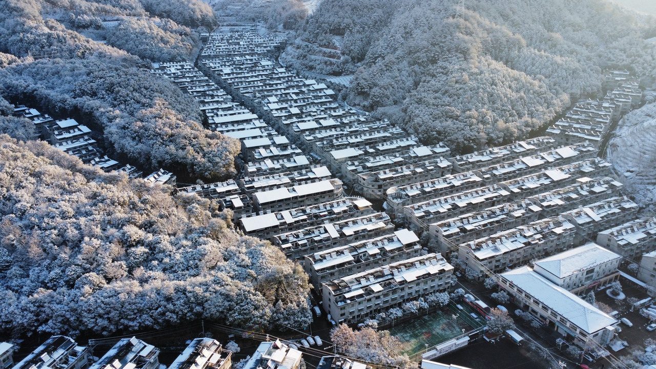 慶元縣濛洲街道同濟(jì)新村，雪后初霽。慶元縣融媒體中心 供圖