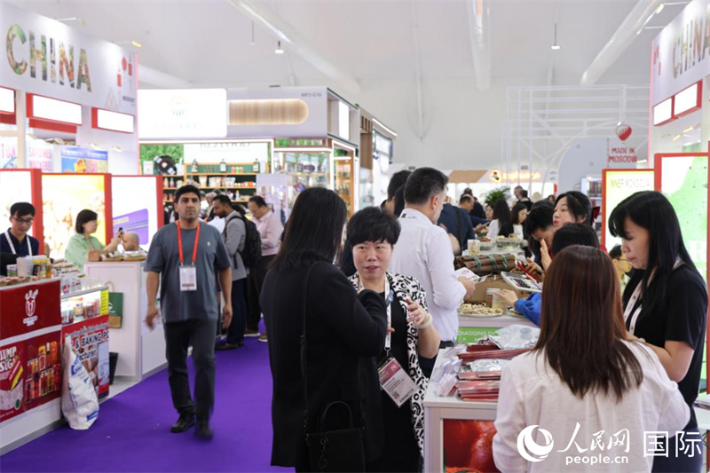 第三十屆海灣食品展正在迪拜舉行，圖為中國(guó)館一角。人民網(wǎng)記者 張志文攝