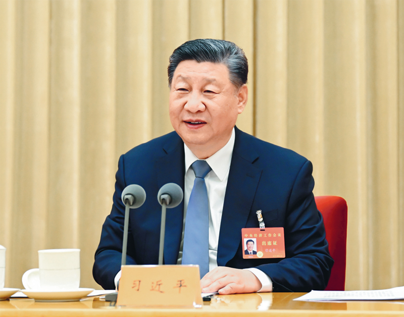2024年12月11日至12日，中央經(jīng)濟(jì)工作會(huì)議在北京舉行。中共中央總書記、國(guó)家主席、中央軍委主席習(xí)近平出席會(huì)議并發(fā)表重要講話。 新華社記者 謝環(huán)馳/攝