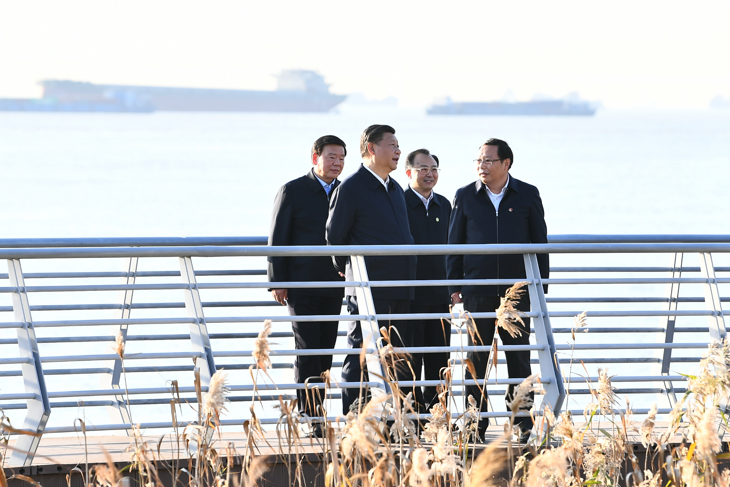 2020年11月12日，習(xí)近平總書記在江蘇南通五山地區(qū)濱江片區(qū)考察。