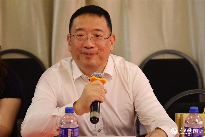 巴西文協(xié)主席上官建峰在座談會(huì)上致辭。人民網(wǎng)記者 陳海琪攝