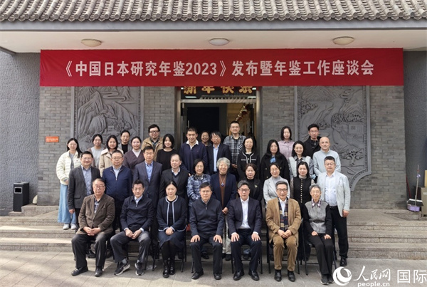 部分與會嘉賓合影留念。人民網(wǎng)記者 陳建軍攝