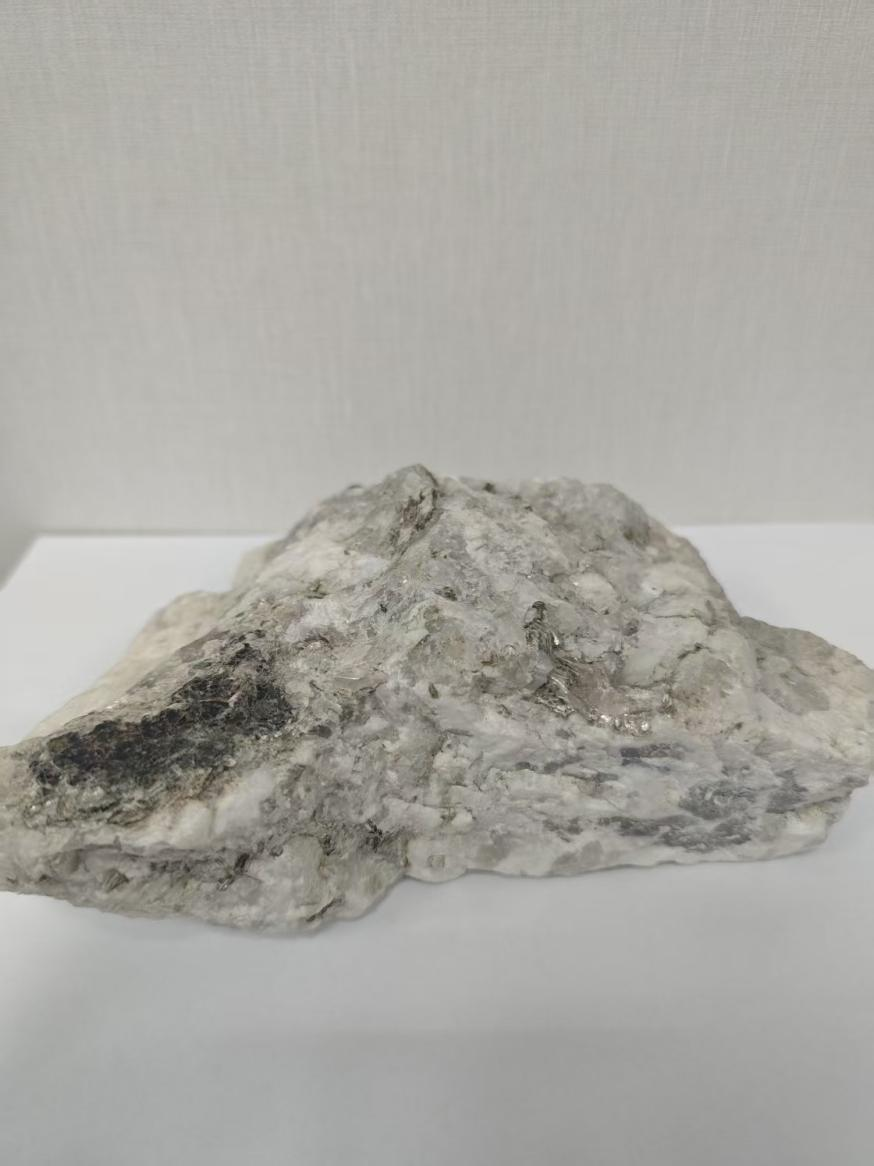 高純石英礦原礦。自然資源部供圖