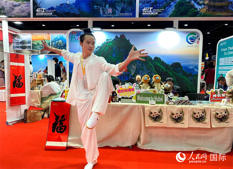 中國(guó)武當(dāng)功夫走進(jìn)東南亞，以精湛的武藝和飄逸的身姿詮釋中國(guó)武術(shù)的精髓。人民網(wǎng)記者 簡(jiǎn)承淵攝