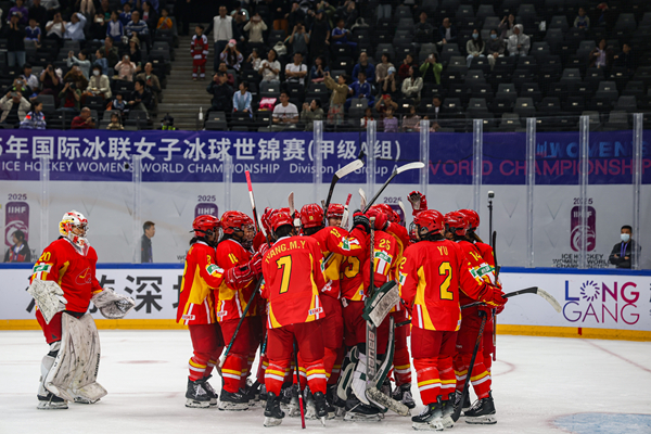 中國隊球員慶祝勝利。圖片來源：中國冰球協(xié)會