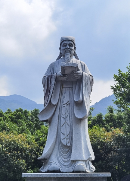 位于南平的朱熹石雕塑像。圖片來源：視覺中國