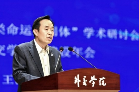 外交學(xué)院黨委書記王世廷大使致辭。主辦方供圖