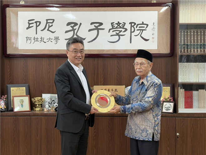 雙方交換禮物?；顒?dòng)主辦方供圖