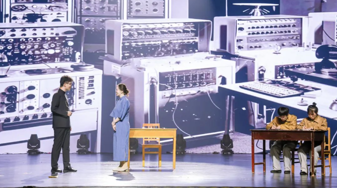 第二屆弘揚“兩彈一星”精神話劇大賽決賽現(xiàn)場。學(xué)校供圖
