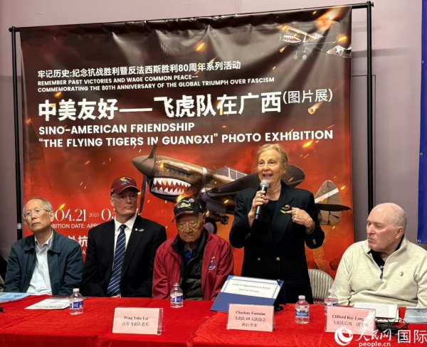 飛虎隊老兵后裔在現(xiàn)場分享父輩的歷史，正在發(fā)言者為夏琳·芳汀 人民網(wǎng)記者 鄧圩攝