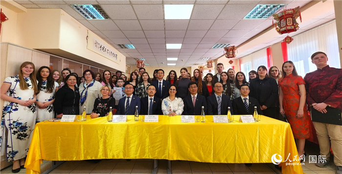 參加中文翻譯比賽全體人員合影。人民網(wǎng)記者 蔡子暢攝