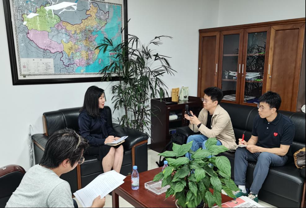 記者采訪企業(yè)跨境物流建設情況。人民網 孫啟凡攝