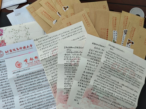京和兩地高校開展書信交流活動。
