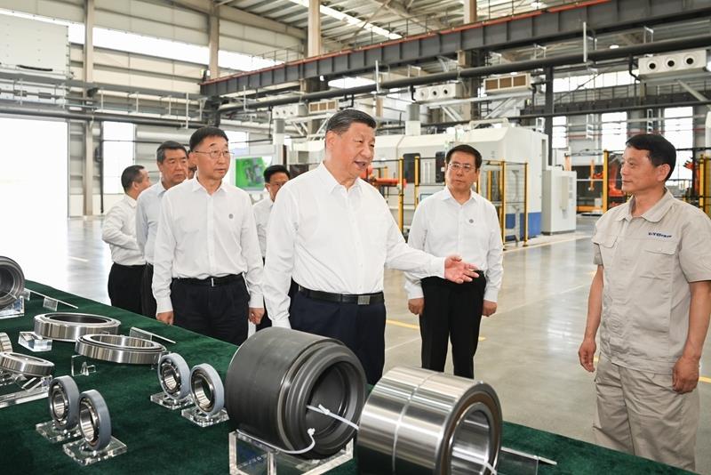 2025年5月19日，習近平總書記在河南洛陽軸承集團股份有限公司智能工廠考察。