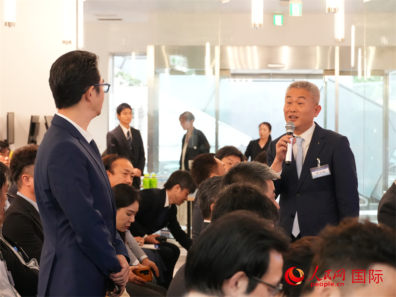 參會(huì)企業(yè)與海南代表團(tuán)積極交流。
