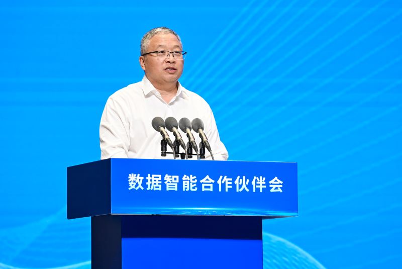 圖為豫資控股集團(tuán)黨委書記、董事長秦建斌。