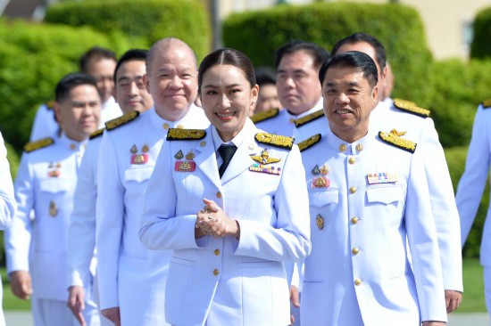 2024年9月7日，泰國總理佩通坦·欽那瓦（前中）及新一屆內(nèi)閣成員在位于首都曼谷的總理府與媒體見面。新華社發(fā)（拉亨攝）