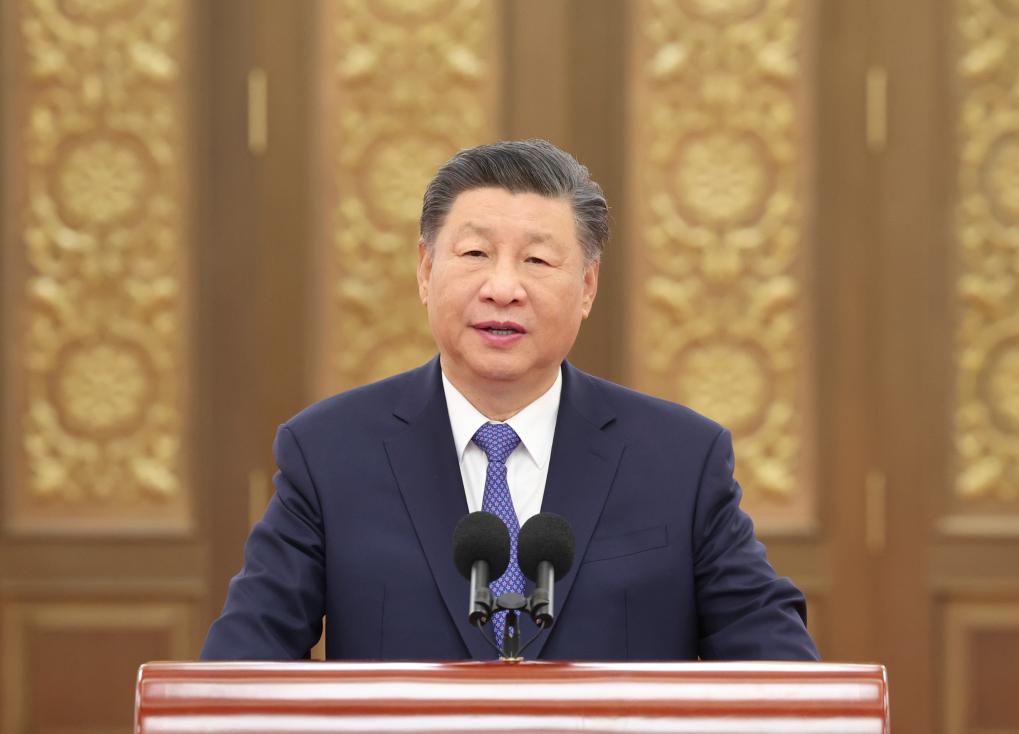 2024年9月23日，習(xí)近平總書(shū)記在人民大會(huì)堂接見(jiàn)探月工程嫦娥六號(hào)任務(wù)參研參試人員代表并參觀月球樣品和探月工程成果展覽。這是習(xí)近平總書(shū)記發(fā)表重要講話。新華社記者 鞠鵬 攝