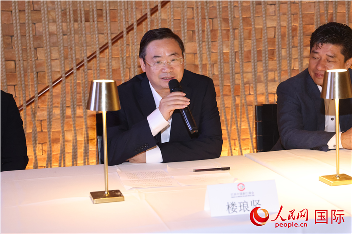浙江省麗水市海外聯(lián)誼會會長樓瑯堅在座談會上致辭。 人民網(wǎng)記者 時元皓攝