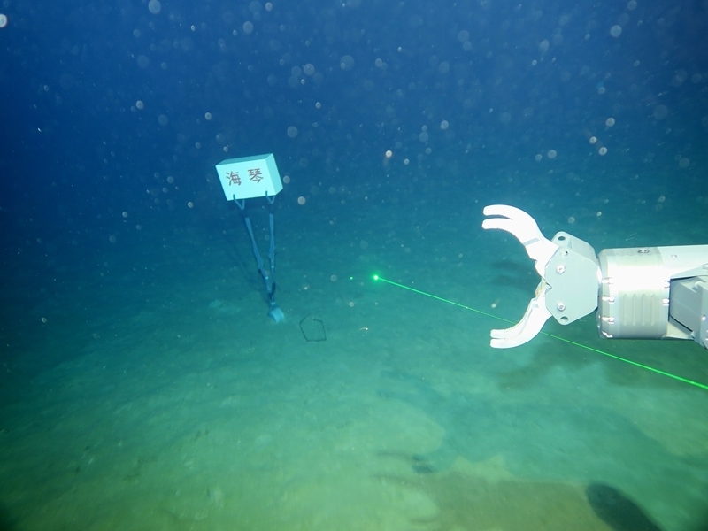 新華全媒+|我國(guó)自主研制的6000米級(jí)深海無人遙控潛水器“海琴”號(hào)在南海成功海試(1)XxjpsgC007310_20250824_PEPFN0A001.jpg
